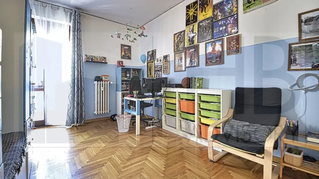 Bureau - Spacious Trilocale with Balcony in Milan