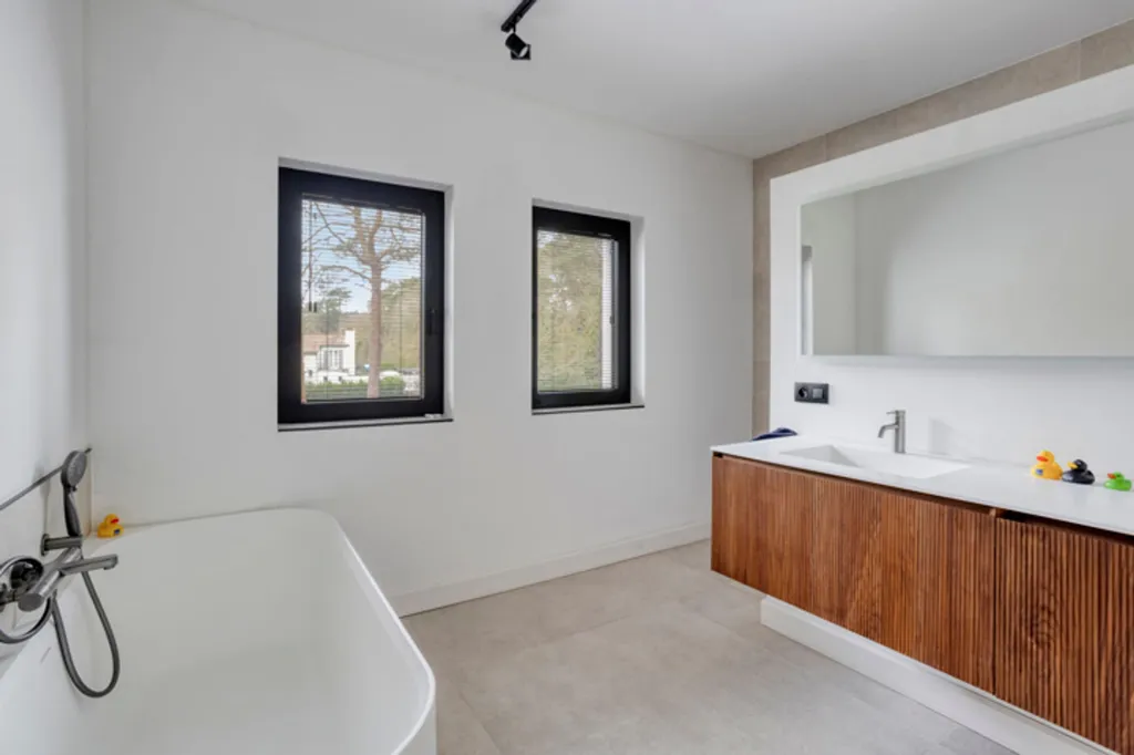 Bagni - Villa with Pool and Office in Grobbendonk