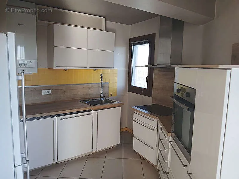 Cuisine - Appartement T4 avec Balcons et Vue Jardins à Perpignan