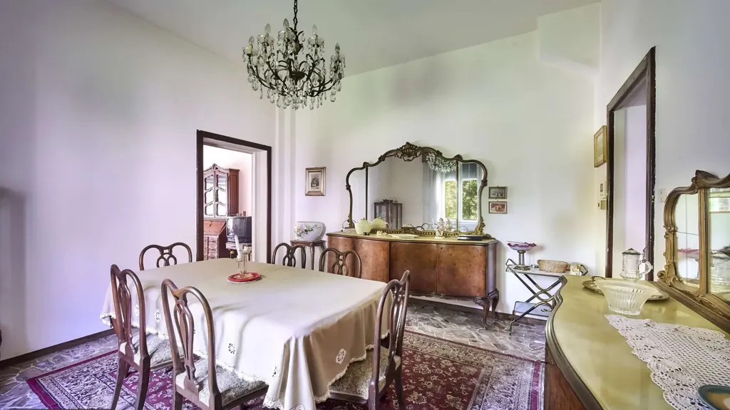 Salle à manger - Bifurcated Villa with Garden in Villa Guardia