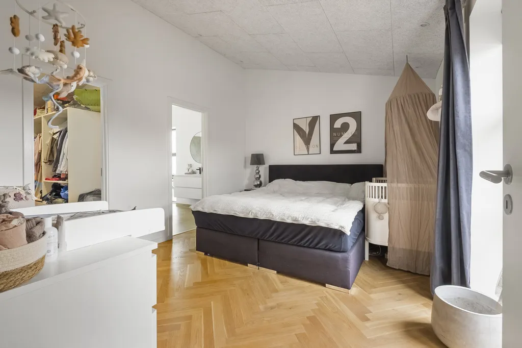 Bedrooms - Modern Villa with Large Terrace in Bullerup