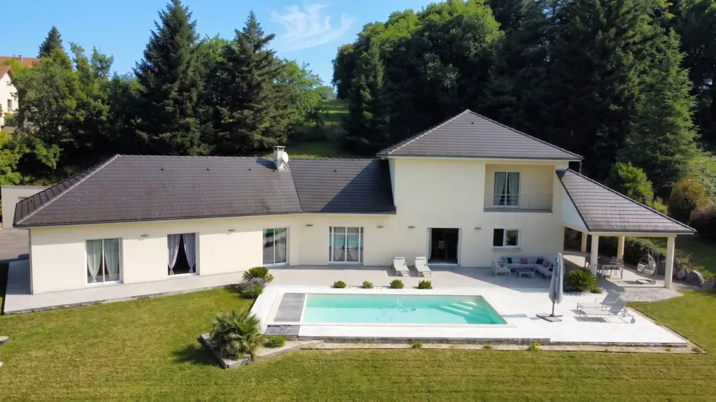 Vue aérienne - Maison Contemporaine avec Piscine au Nord de Pau