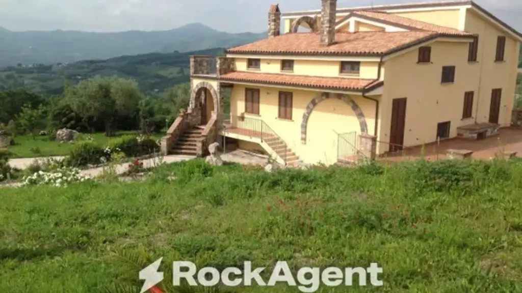 Extérieur - Panoramic Villa with Olive Grove in Castel Campagnano