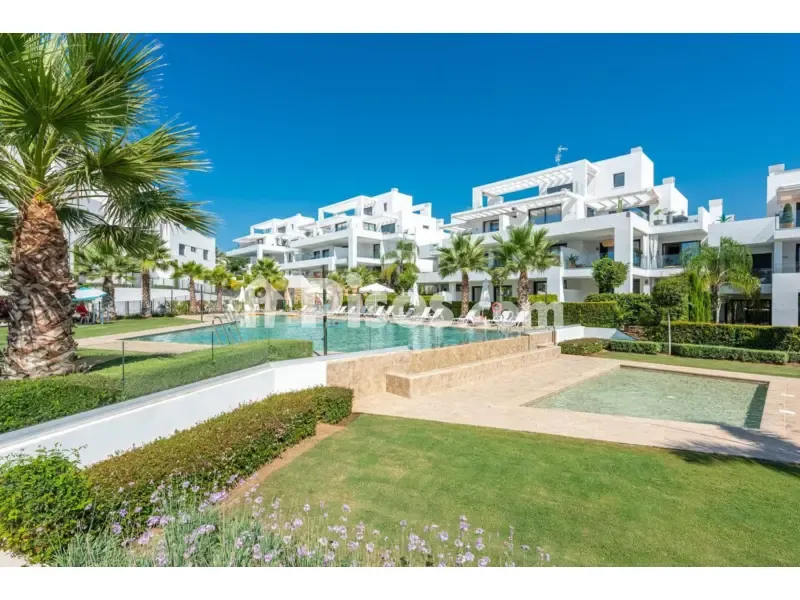 Piscine - Luxury Duplex with Sea Views in Estepona