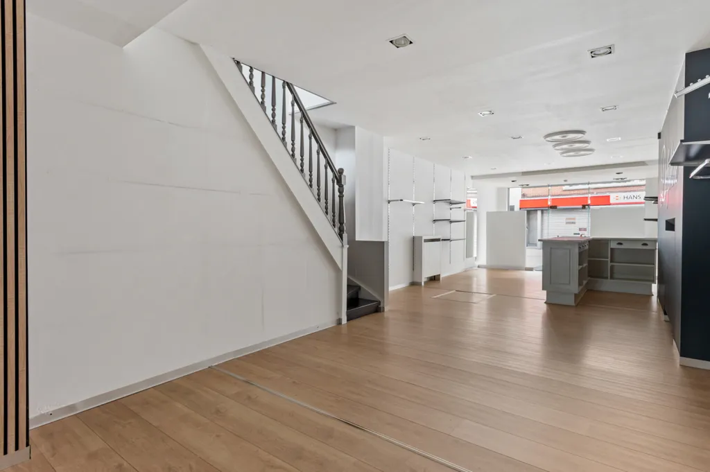 Esik - Commercial Shop with Storage/Wohn in Herentals Centre