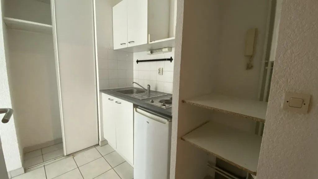 Cucina - Compact 2-Bedroom Apartment in Montpellier