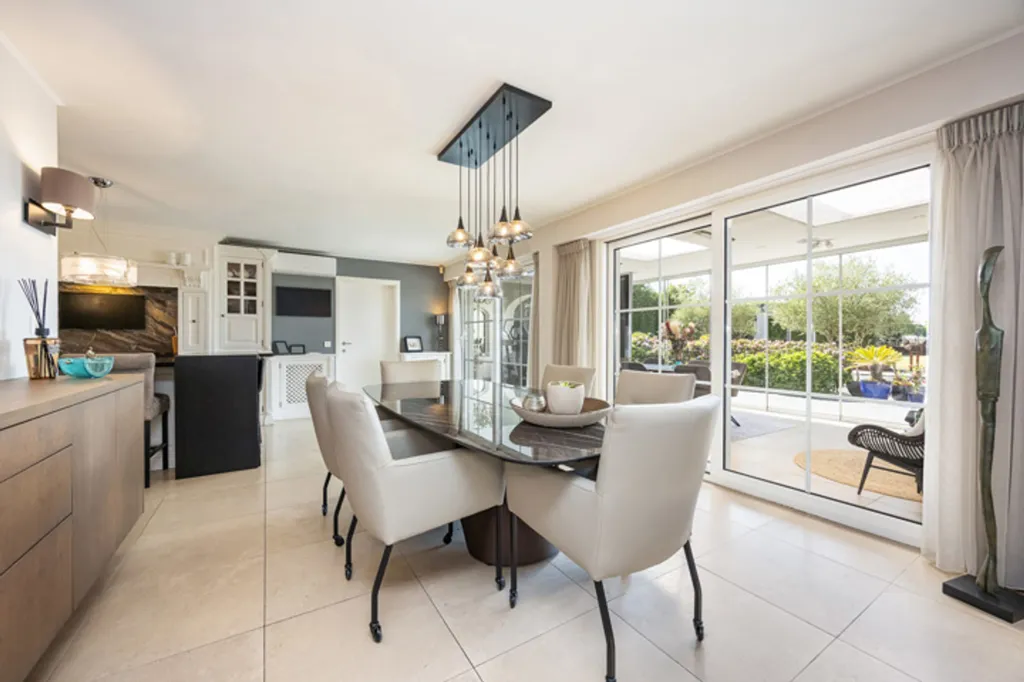 Sala da pranzo - Villa with Swimming Pool in Poppel