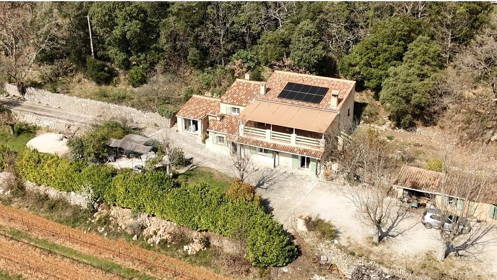 Vue aérienne - Maison de 9 Pièces avec Jardin de 5500m² au Var