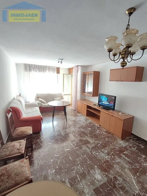 Student Flat with Pool on Avda de Madrid