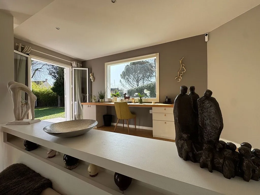 Séjour - Maison de Luxe avec Jardin Privé à Saint-Nom-la-Bretêche
