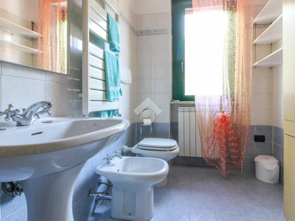 Salles de bain - Trilocale with Private Balcony in Vestone