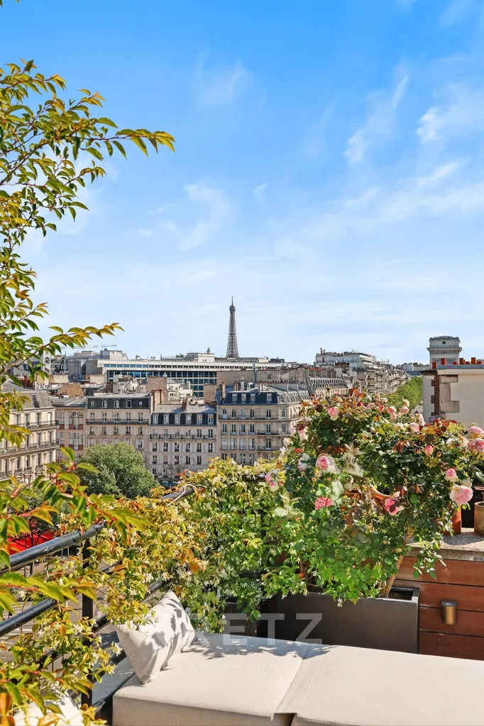 Terrace - Apartment with Rooftop Terrace in Paris 17th