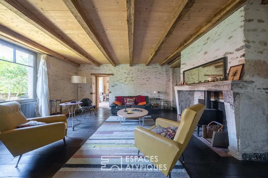 Séjour - Ancienne Ferme Rénovée avec Rivière à 25 min de Dijon
