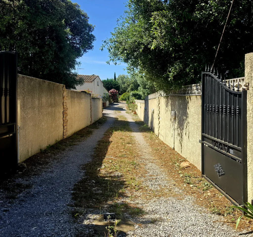 3-toaline maja asukohas Balaruc-le-Vieux