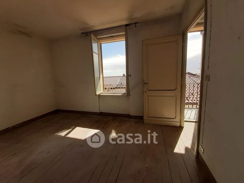 Toad - Terraced House for Renovation in Pettinengo