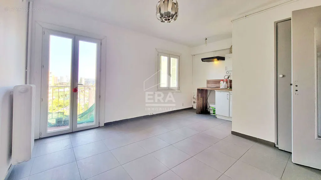 Köök - Renovated 2-Bed Apartment with Balcony in Nice