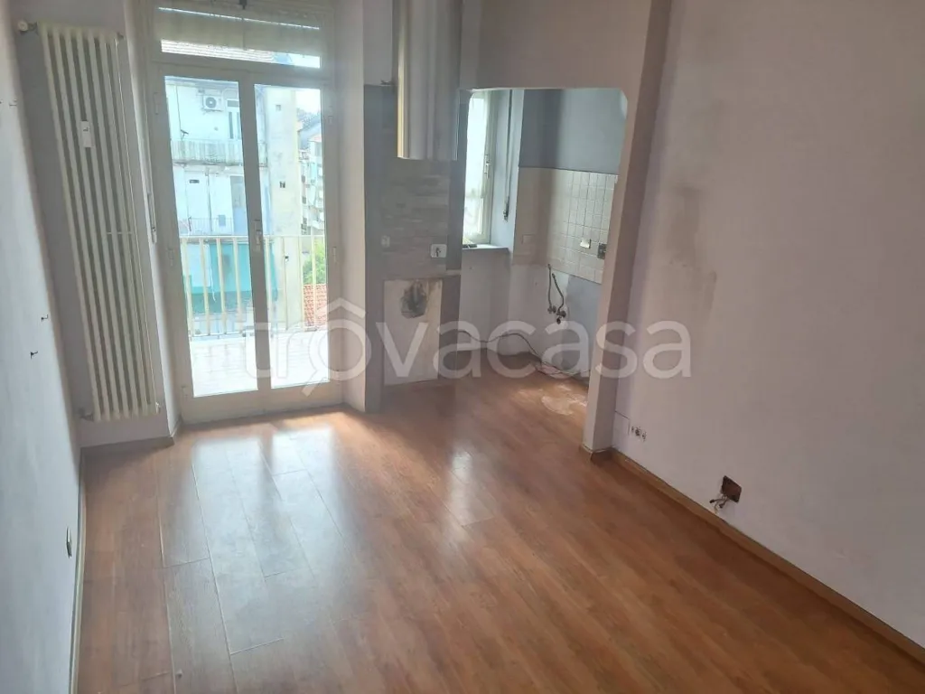 Rooms - Bright Trilocale with Balcony in Torino