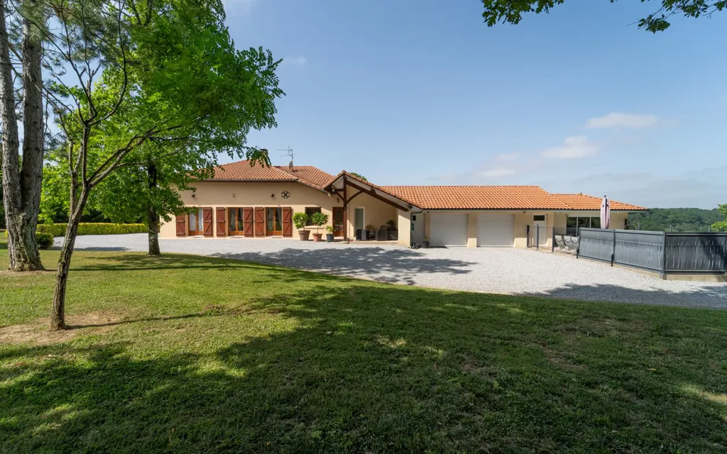 Välivaade - House with Pool and Garden in Buanes