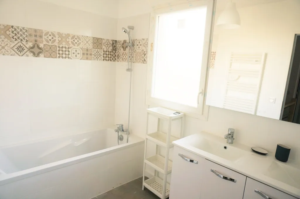Bathrooms - Modern House with Terrace in Talence