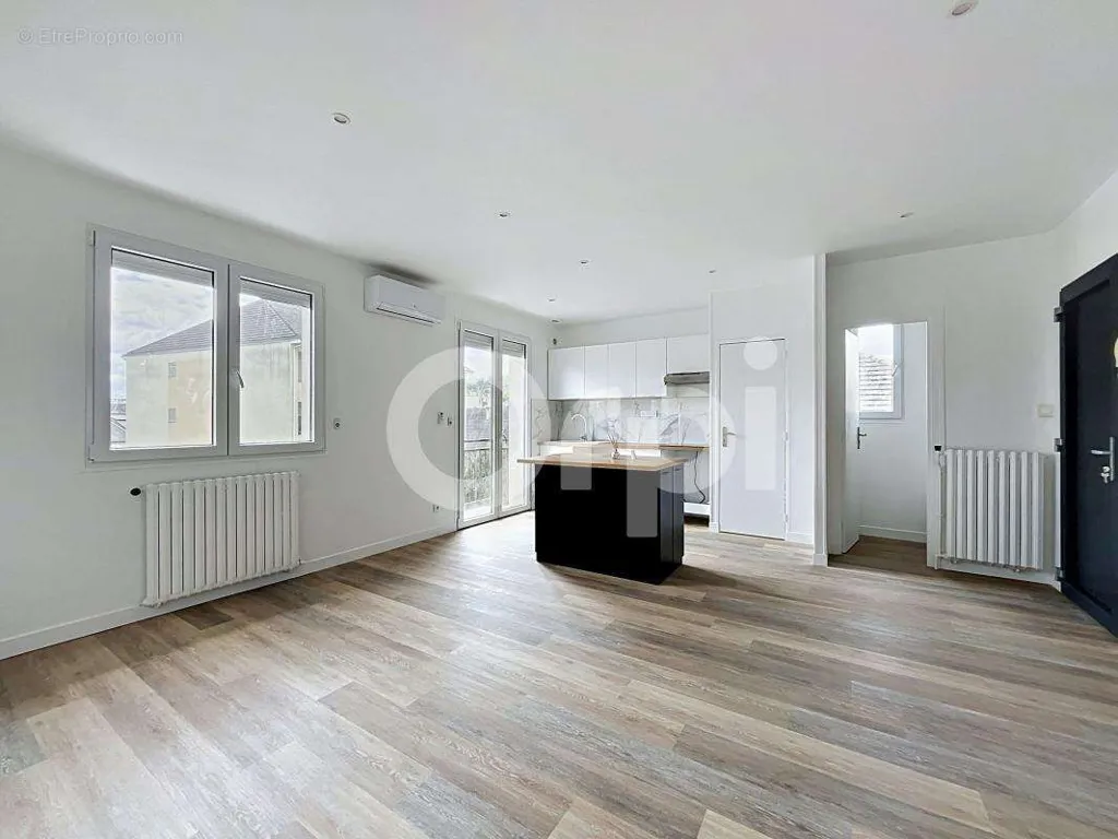 Séjour - Appartement Lumineux avec Balcon à Brive-la-Gaillarde
