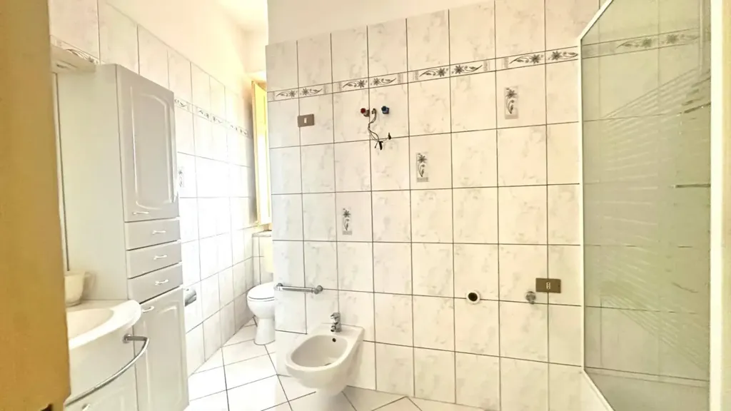 Salles de bain - 9-Room Apartment in Palermo's Historic Centre