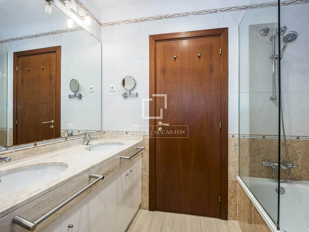 Salles de bain - Luxury Villa with Pool in Sant Cugat