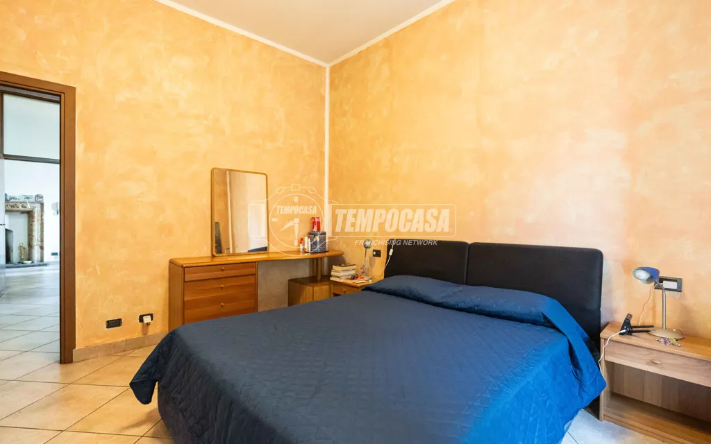 Camere da letto - Bright Trilocale with Loggia in Bosisio Parini