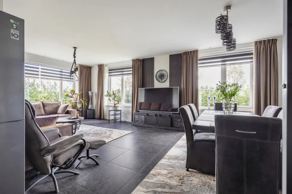 Elutuba - Detached House with Business Hall in Breda