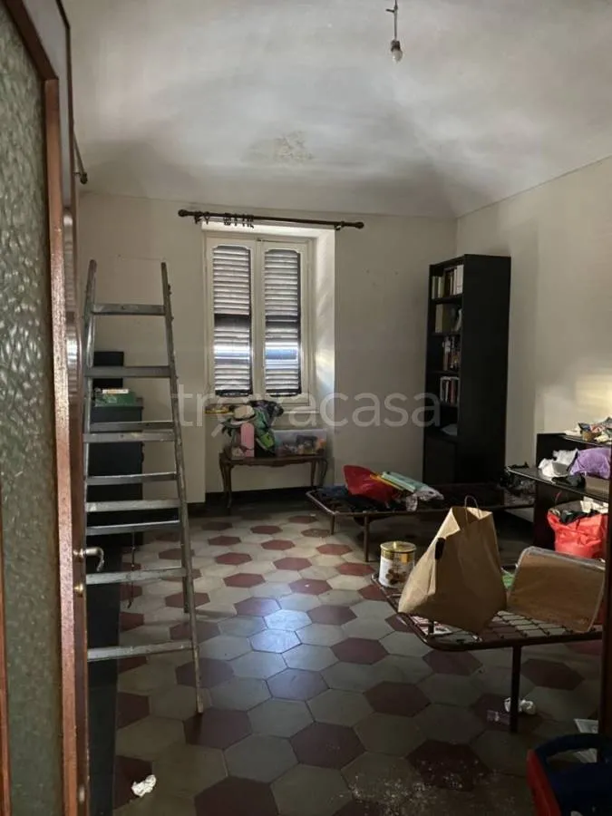 Pièces - Auctioned Apartment with Balcony in Turin