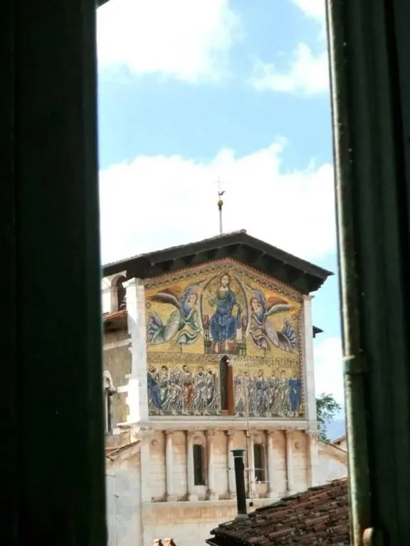 Välivaade - Luxury Flat with Historic Views in Lucca