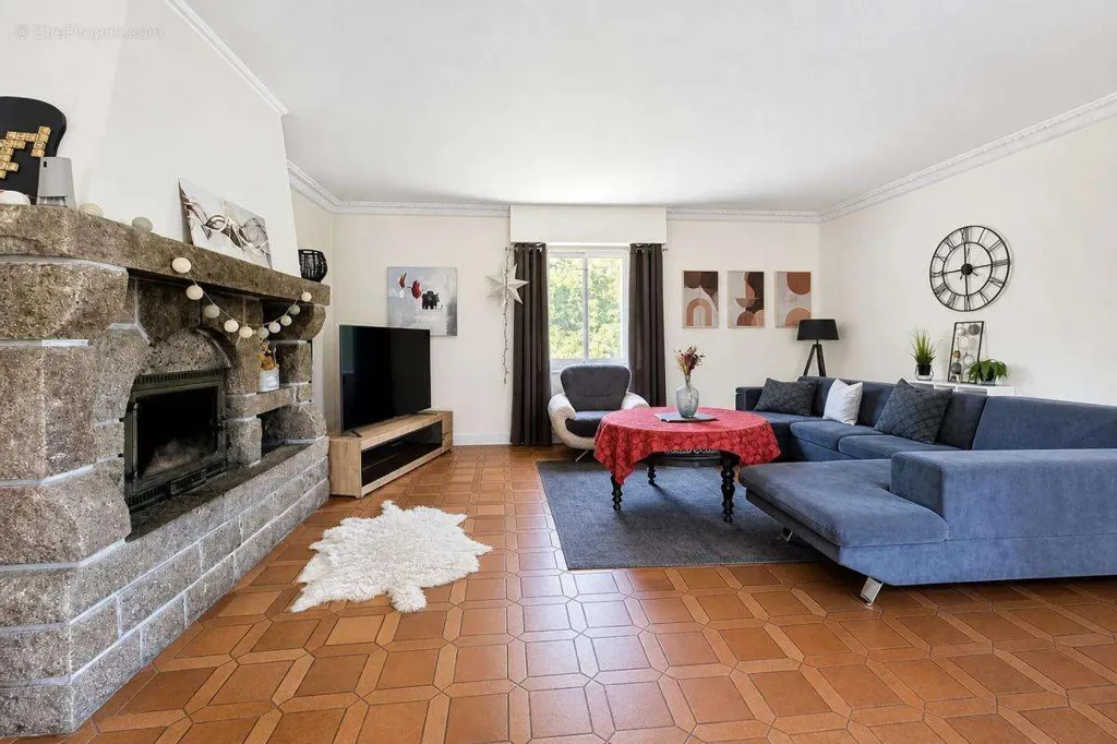 Living Room - Large House with Pool in Château-Gontier
