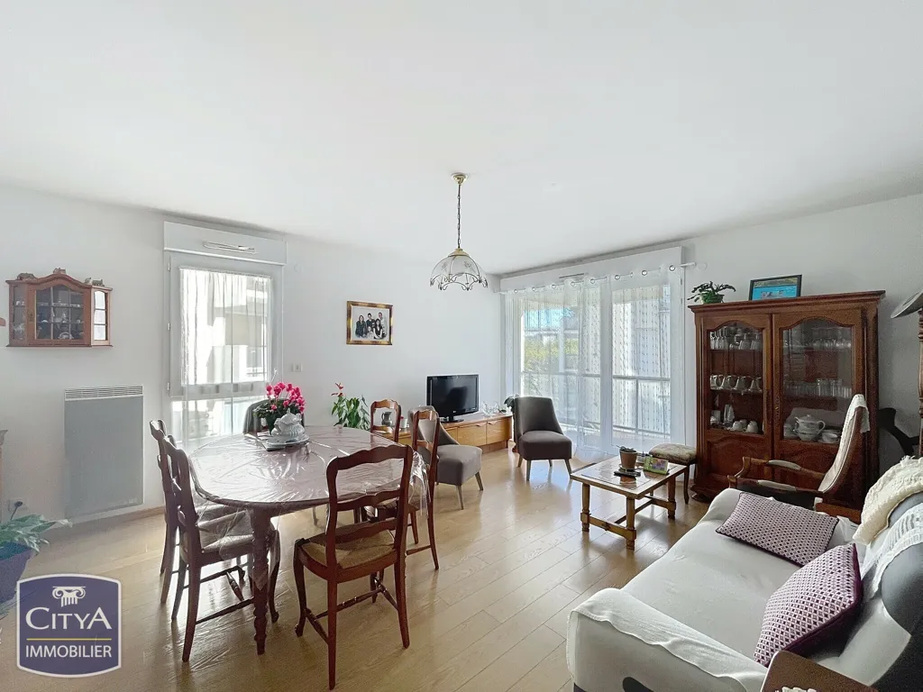 Dining Room - Modern Apartment with Two Bedrooms in Lucé