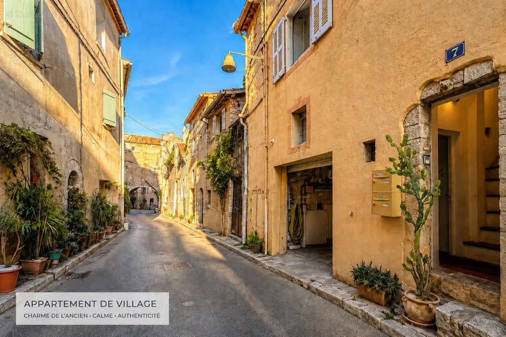 Extérieur - Appartement de Village avec Balcon à Ollioules