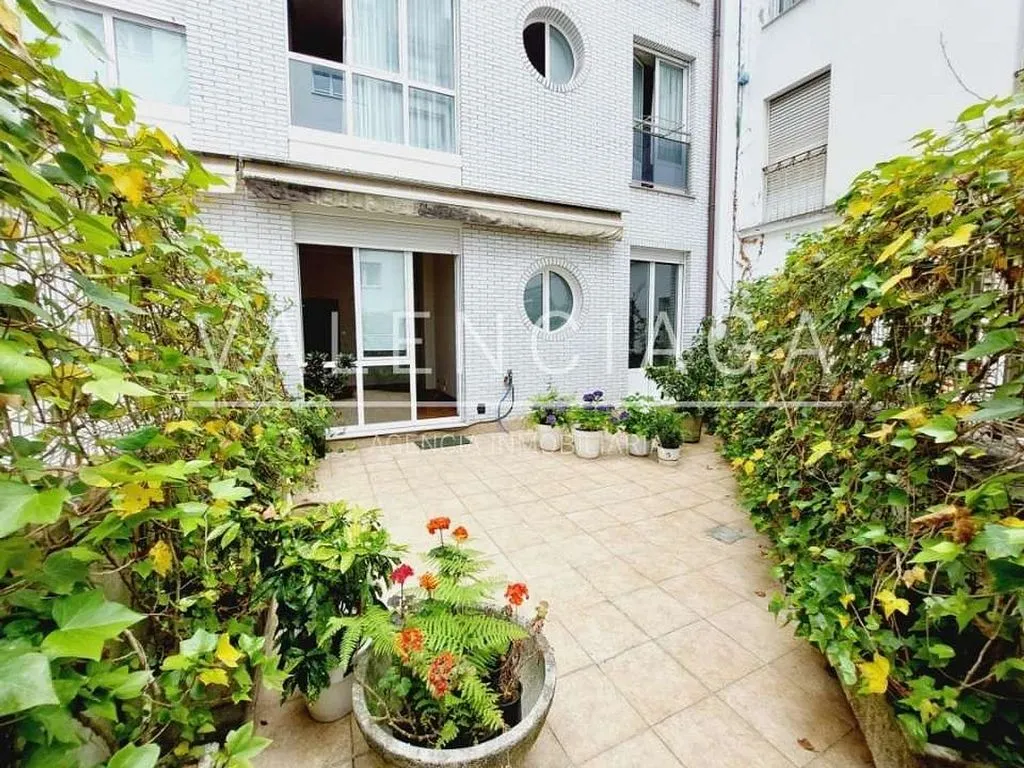 Jardin - Modern Apartment with Terrace in City Centre