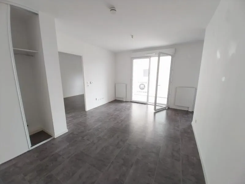 Pièces - Appartement 2 Pièces avec Balcon à Orléans