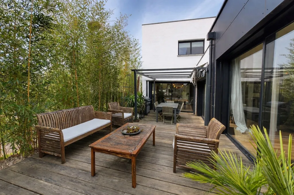 Terrasse - Maison Contemporaine avec Terrasse au Centre de Melesse