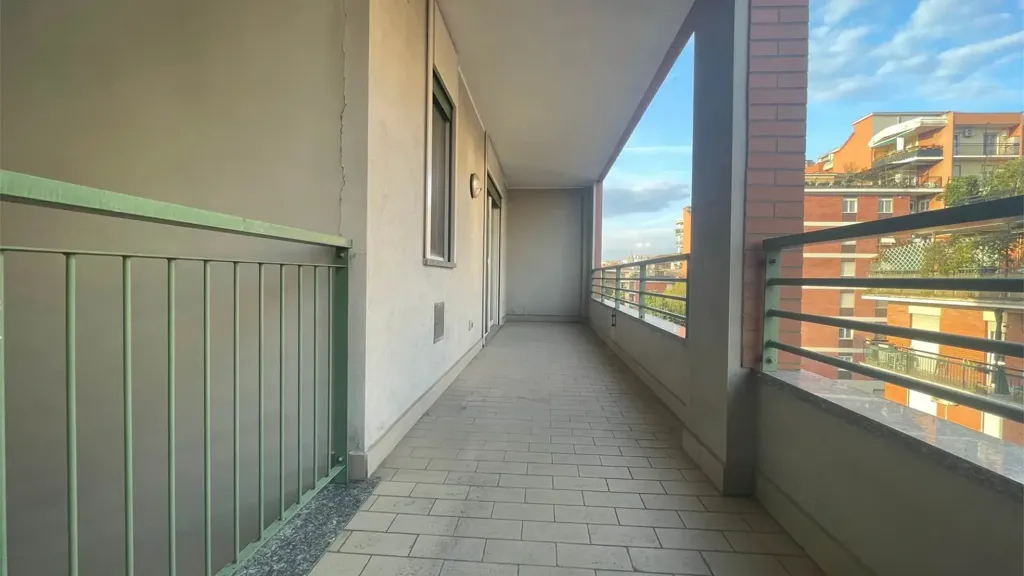Balcon - Modern Apartment with Balcony in Milan