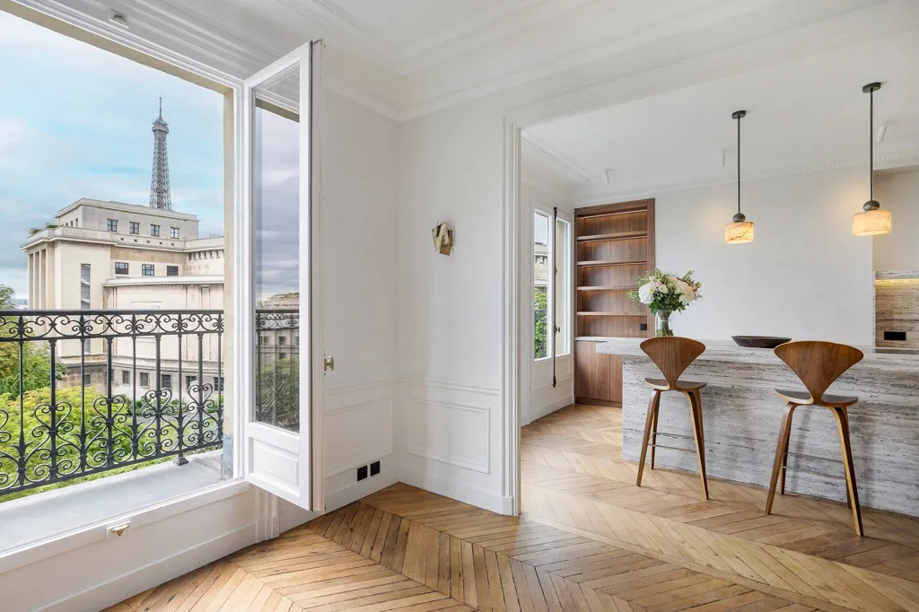 Cuisine - Appartement Rénové avec Vue sur la Tour Eiffel à Paris 16e