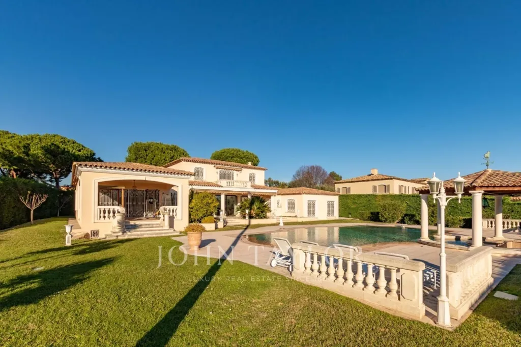 Extérieur - Villa Luxueuse avec Vue Mer à Antibes