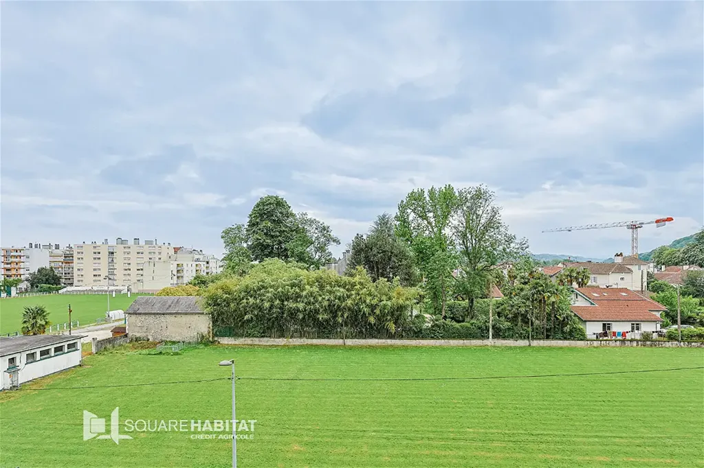 Aed - 5-Piece Apartment with Garage in Pau