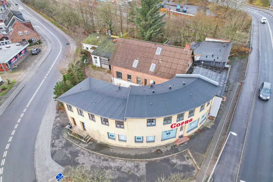 Õhuvaade - Corner Plot with Multiple Apartments in Varde