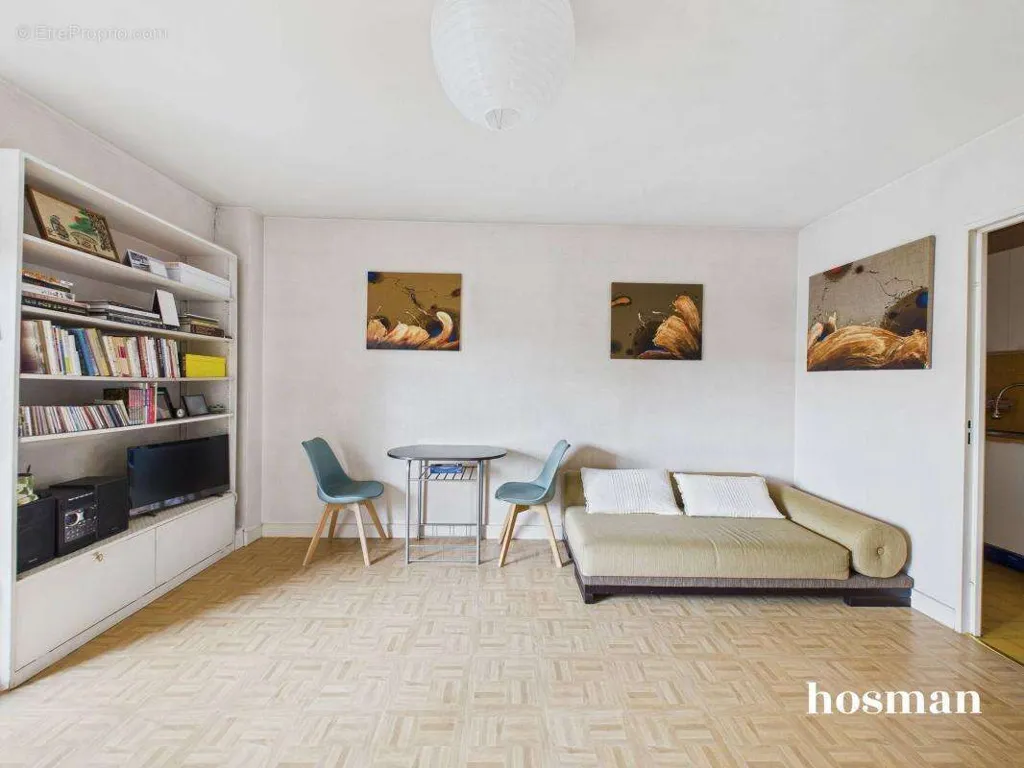 Séjour - Studio avec Balcons et Ascenseur à Paris 18ᵉ