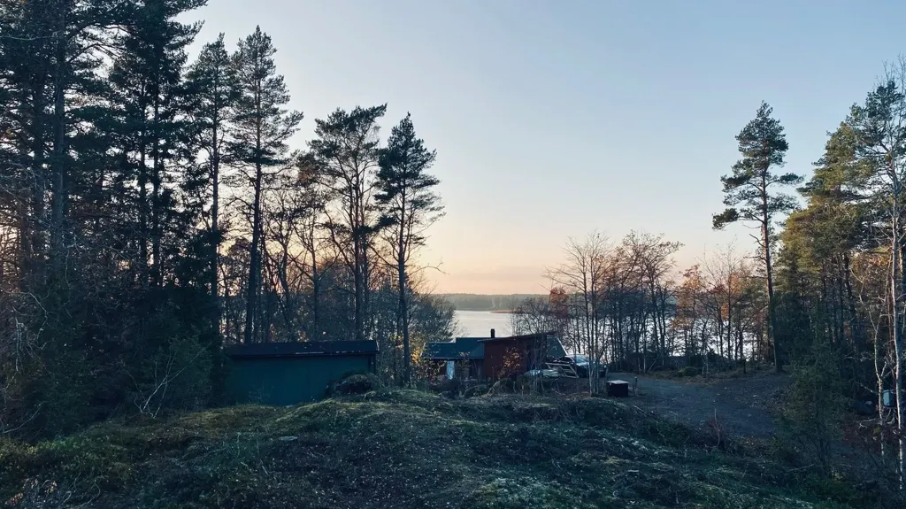 Aed - Private Plot with Lake View in Roslagen