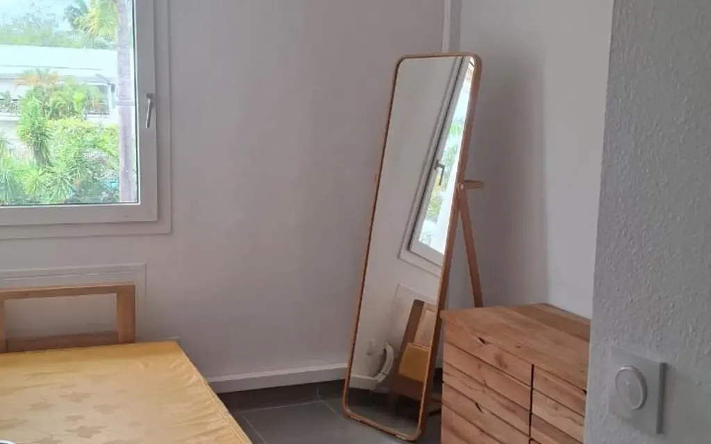 Chambres - Appartement T2 Meublé avec Terrasse à Petit-Bourg