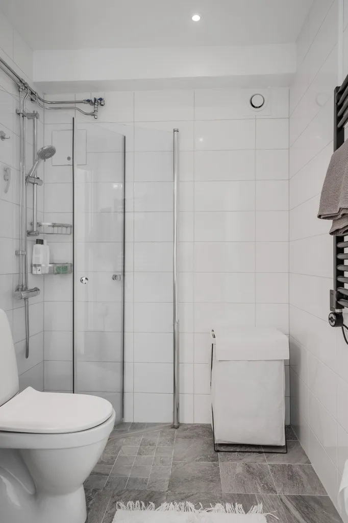 Salles de bain - Two-Bedroom Flat with Three Balconies in Åsa