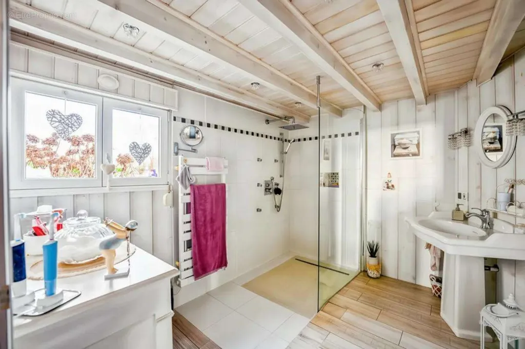 Vannitoad - Stone House with Pool in Saumur