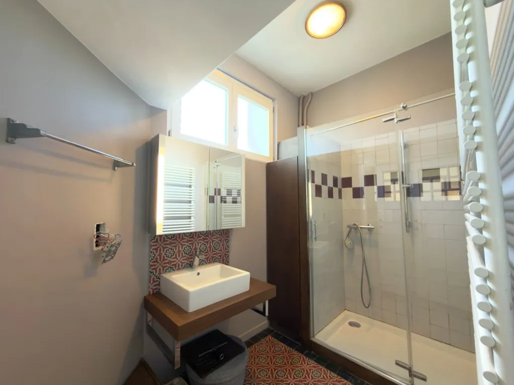 Salles de bain - Appartement Meublé avec Terrasse à Schaerbeek