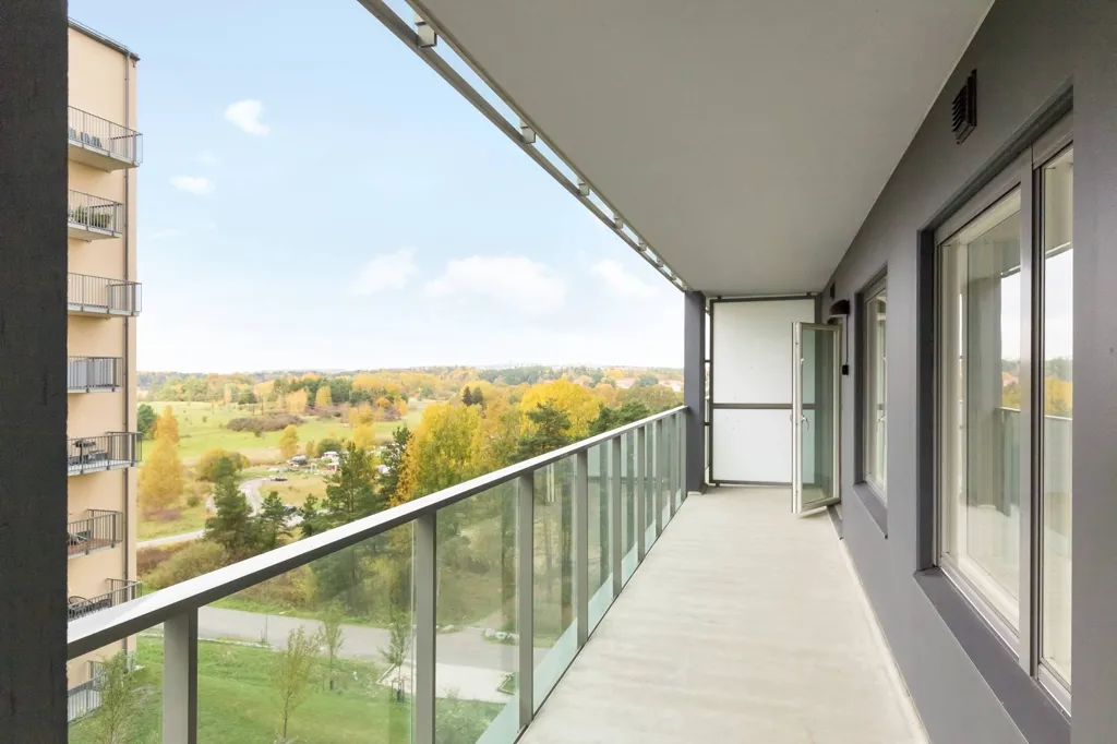 Balcon - Apartment with Large Balcony in Rinkeby