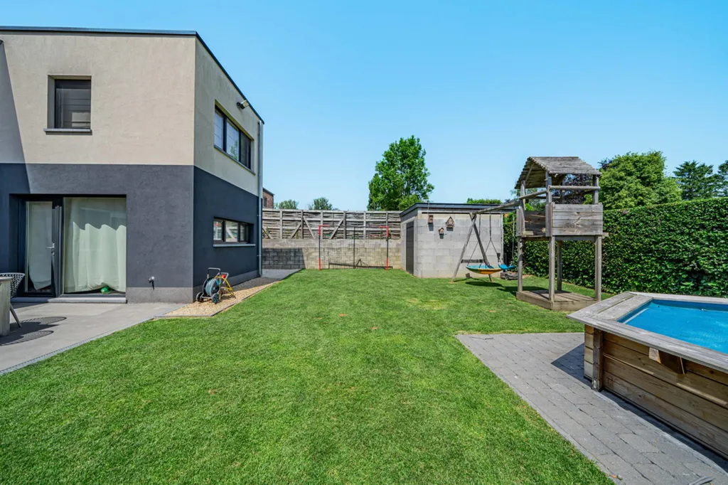 Giardino - House with Pool in Haillot