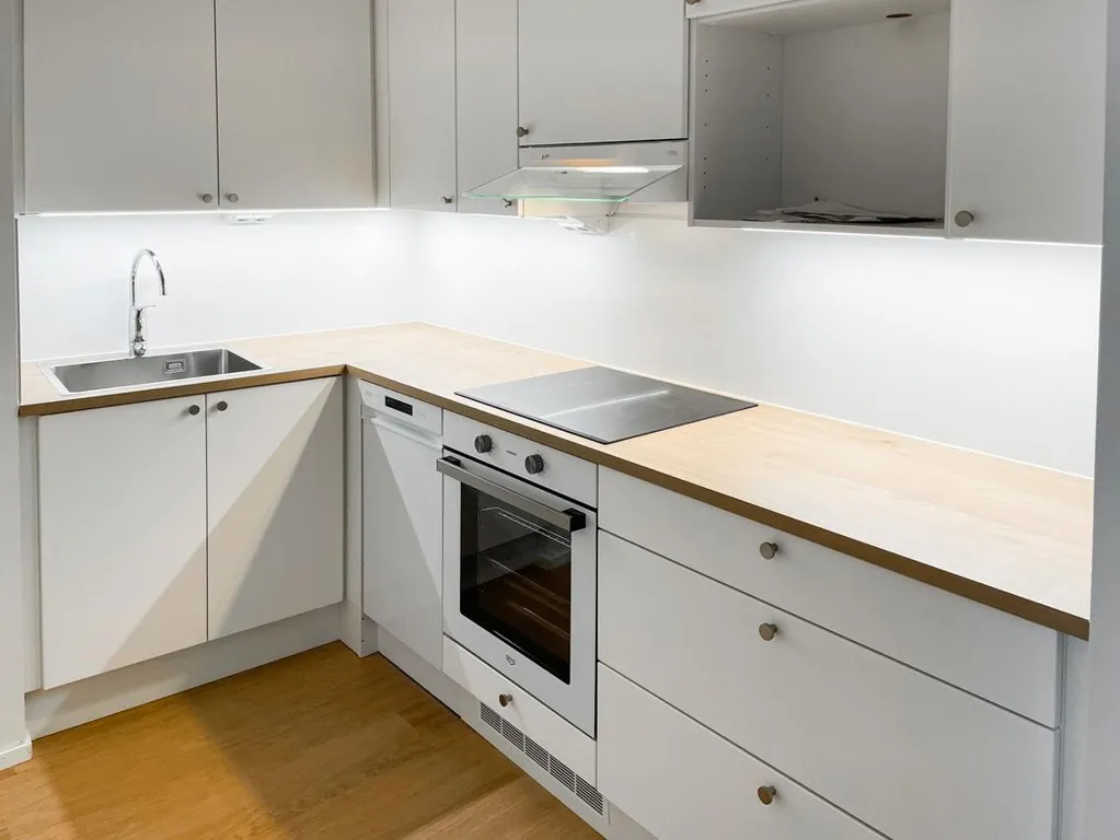 Kitchen - Renovated Flat with Private Sauna in Sörnäinen
